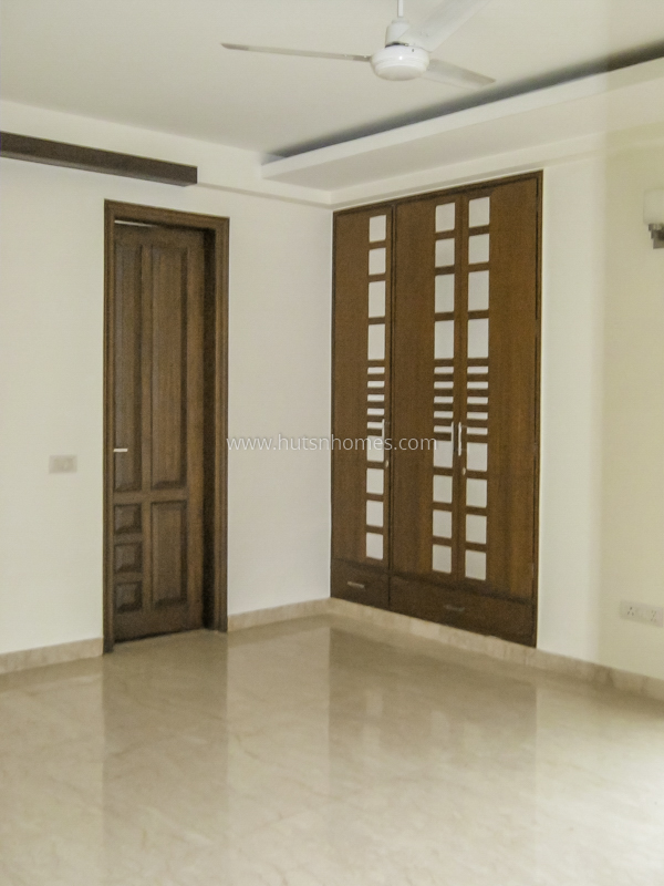 4 BHK Flat For Rent in Safdarjung Development Area
