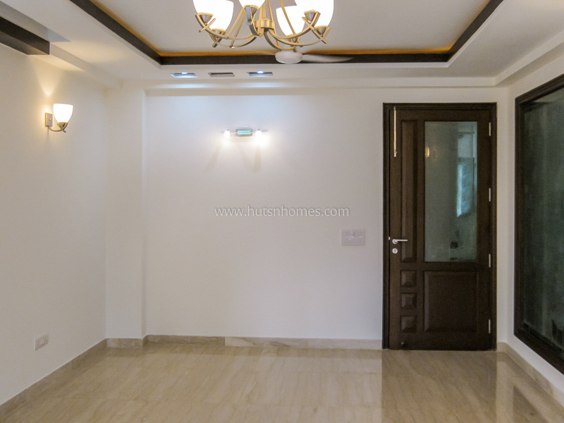 4 BHK Flat For Rent in Safdarjung Development Area