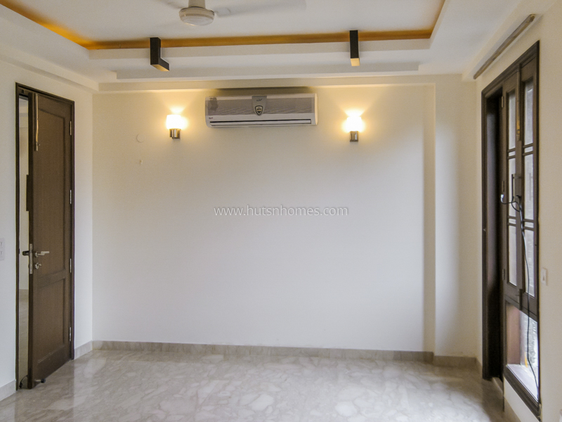 4 BHK Flat For Rent in Safdarjung Development Area
