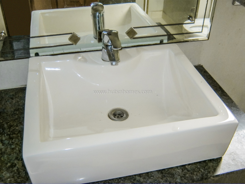 4 BHK Flat For Rent in Safdarjung Development Area