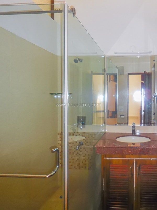 4 BHK Flat For Rent in Safdarjung Development Area