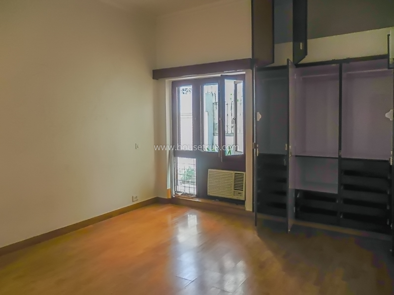 4 BHK Flat For Rent in Safdarjung Development Area