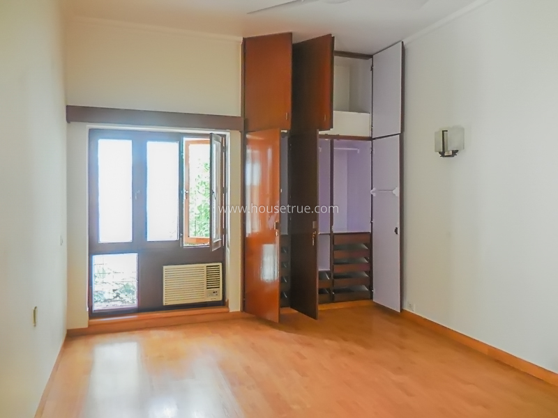 4 BHK Flat For Rent in Safdarjung Development Area