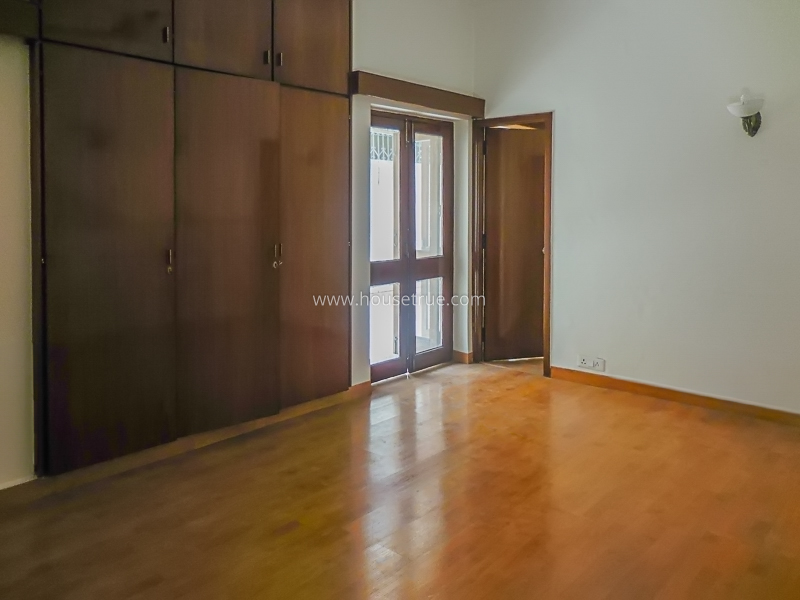 4 BHK Flat For Rent in Safdarjung Development Area
