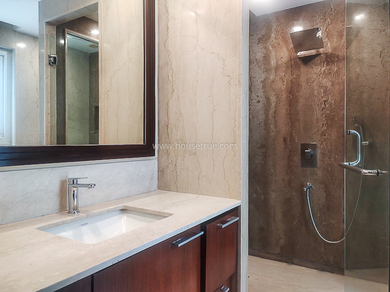 4 BHK Flat For Rent in Safdarjung Development Area