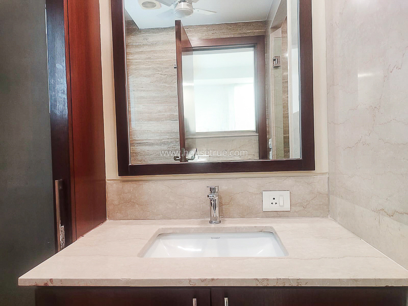 4 BHK Flat For Rent in Safdarjung Development Area