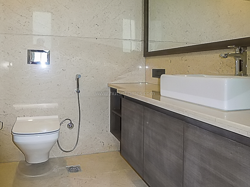 4 BHK Flat For Rent in Safdarjung Development Area