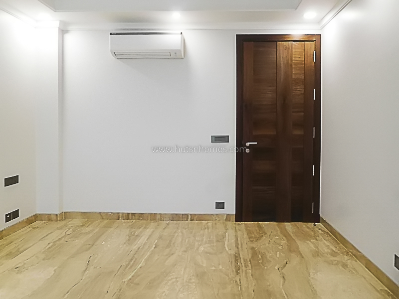 4 BHK Flat For Rent in Safdarjung Development Area