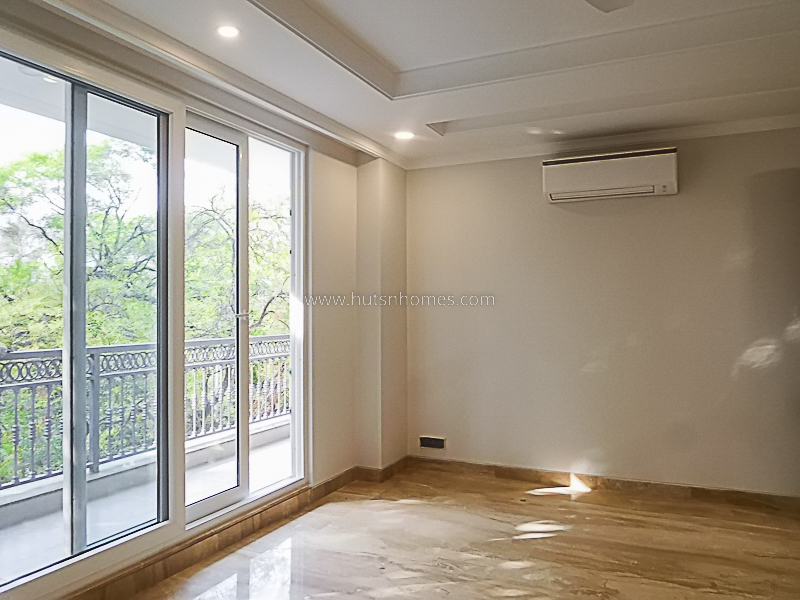 4 BHK Flat For Rent in Safdarjung Development Area