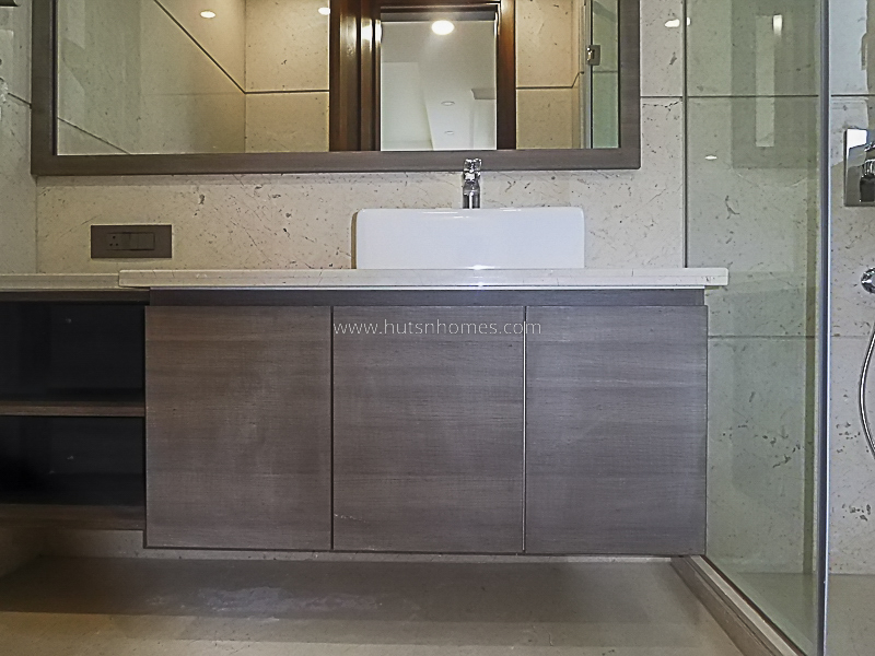 4 BHK Flat For Rent in Safdarjung Development Area