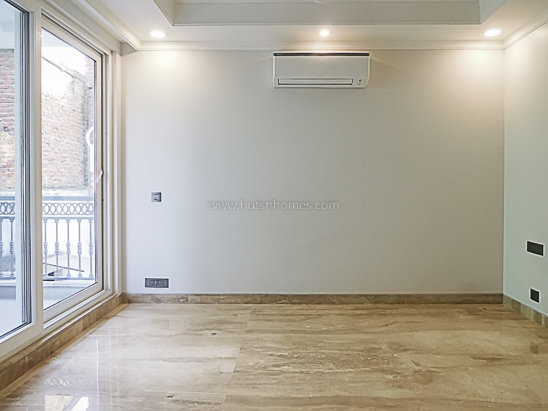 4 BHK Flat For Rent in Safdarjung Development Area