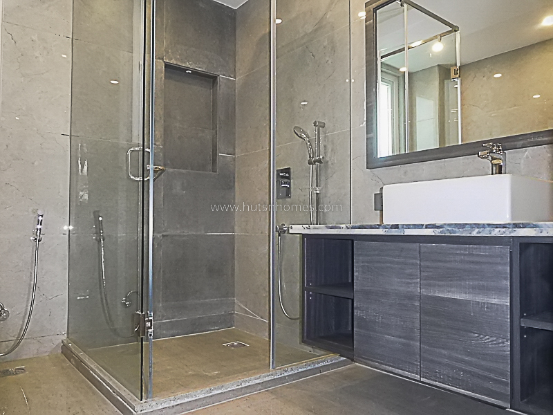 4 BHK Flat For Rent in Safdarjung Development Area