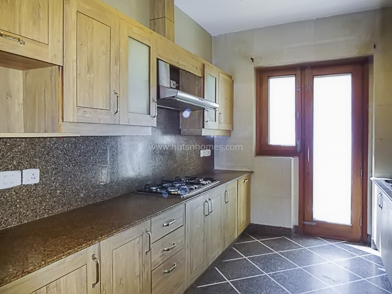 4 BHK Flat For Rent in Vasant Vihar