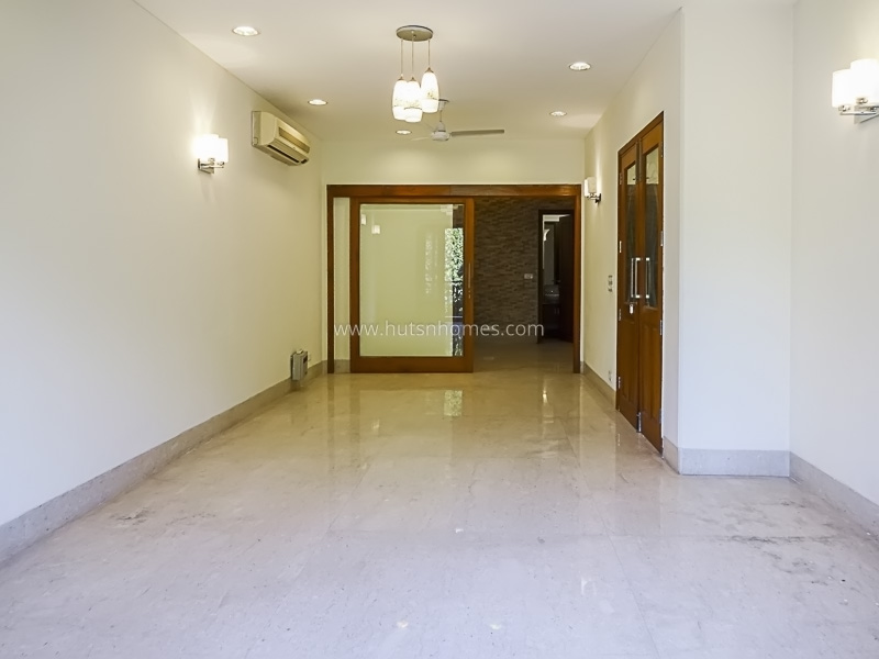 4 BHK Flat For Rent in Vasant Vihar