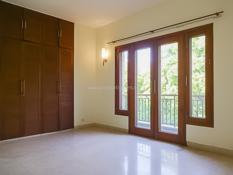 4 BHK Flat For Rent in Vasant Vihar