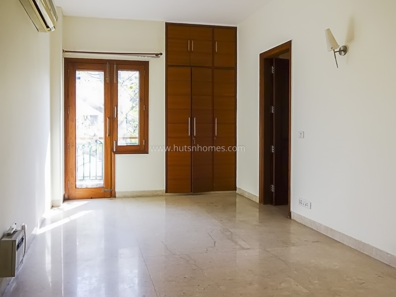 4 BHK Flat For Rent in Vasant Vihar