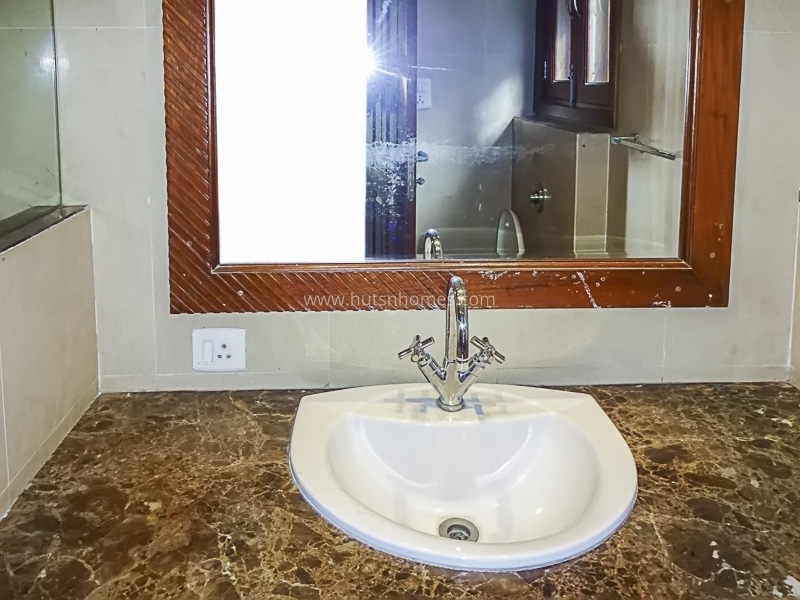 4 BHK Flat For Rent in Vasant Vihar