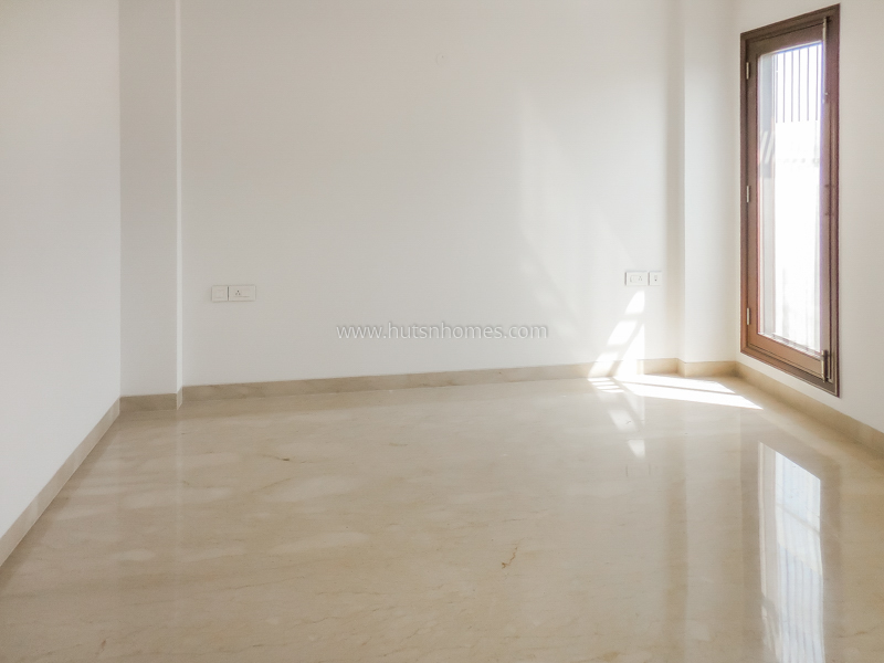 3 BHK Flat For Rent in Defence Colony