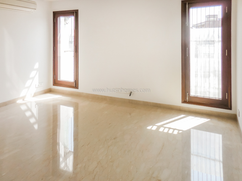3 BHK Flat For Rent in Defence Colony