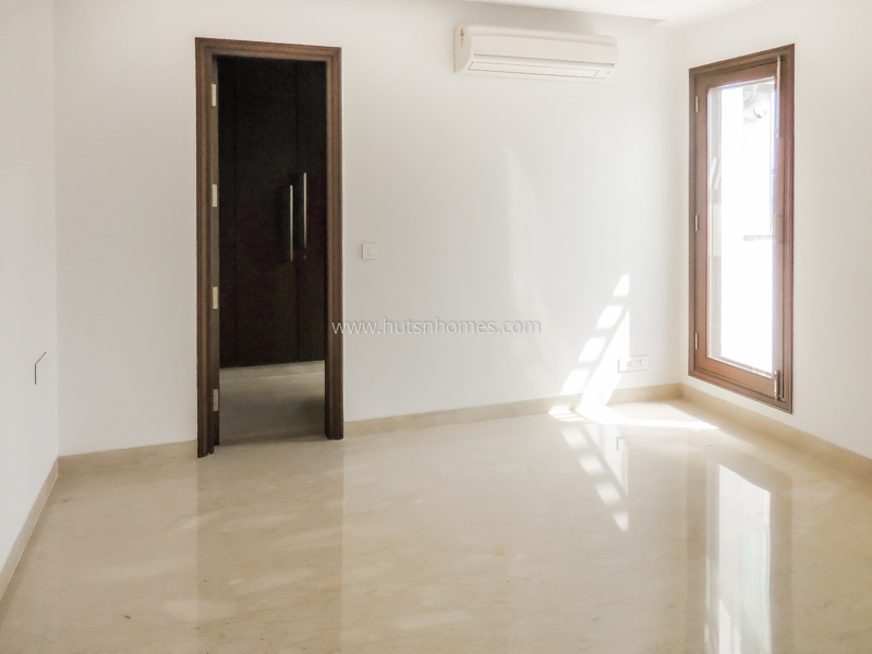 3 BHK Flat For Rent in Defence Colony