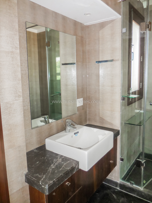 3 BHK Flat For Rent in Defence Colony
