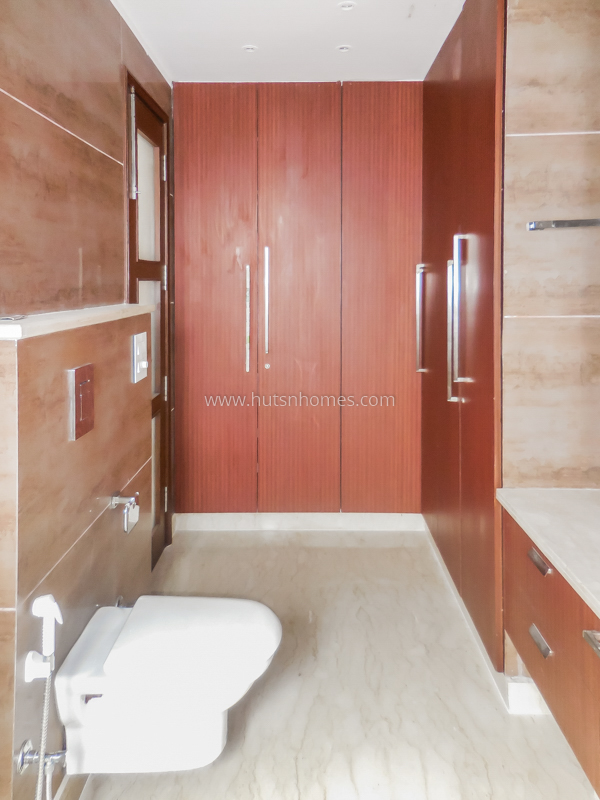 3 BHK Flat For Rent in Defence Colony