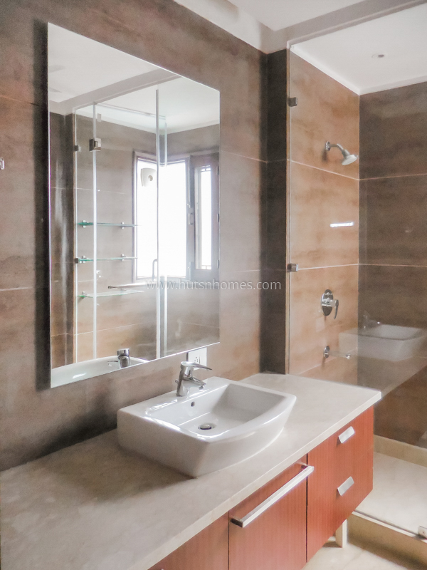 3 BHK Flat For Rent in Defence Colony