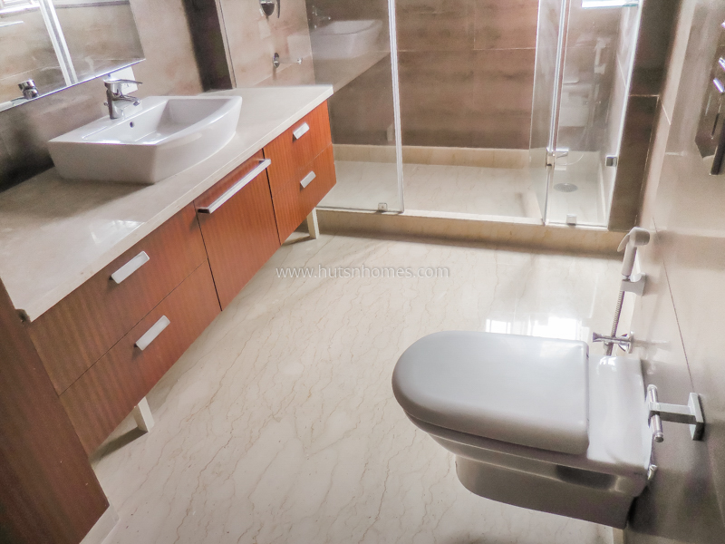 3 BHK Flat For Rent in Defence Colony