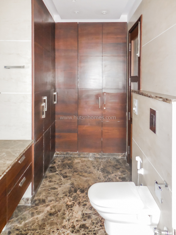 3 BHK Flat For Rent in Defence Colony