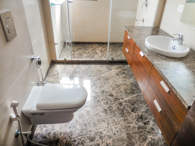 3 BHK Flat For Rent in Defence Colony
