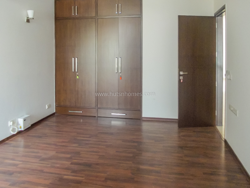 5 BHK Duplex For Rent in Defence Colony