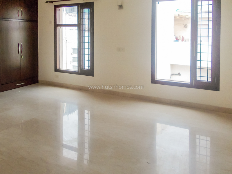 5 BHK Duplex For Rent in Defence Colony