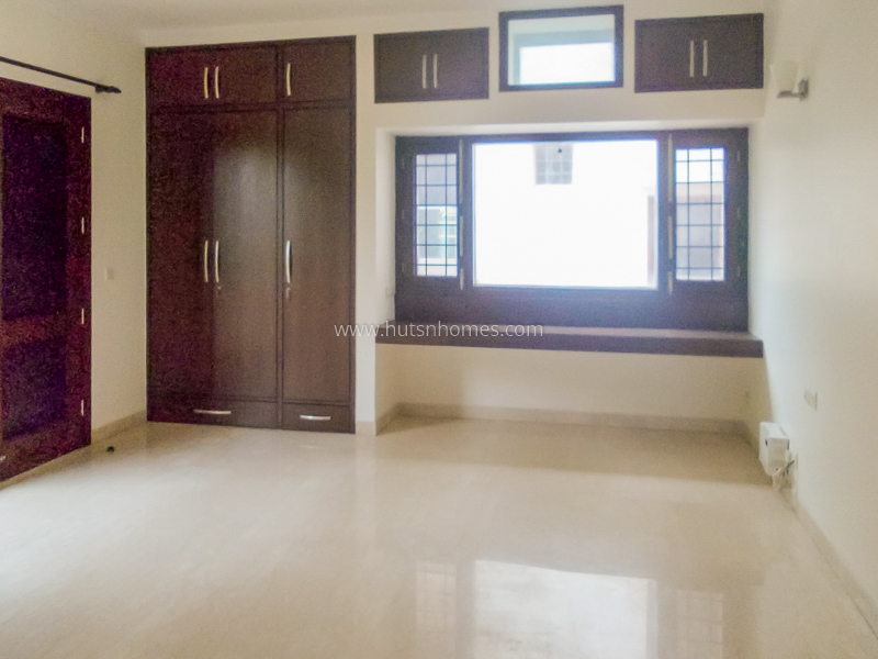 5 BHK Duplex For Rent in Defence Colony