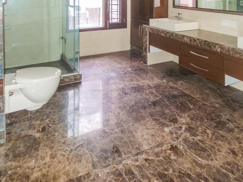 5 BHK Duplex For Rent in Defence Colony