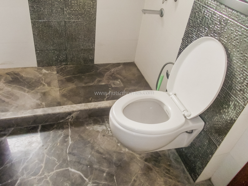 5 BHK Duplex For Rent in Defence Colony