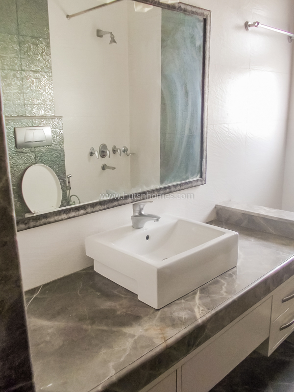 5 BHK Duplex For Rent in Defence Colony
