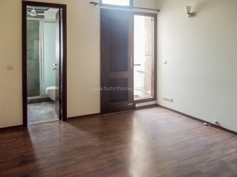 5 BHK Duplex For Rent in Defence Colony