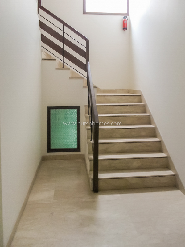 5 BHK Duplex For Rent in Defence Colony