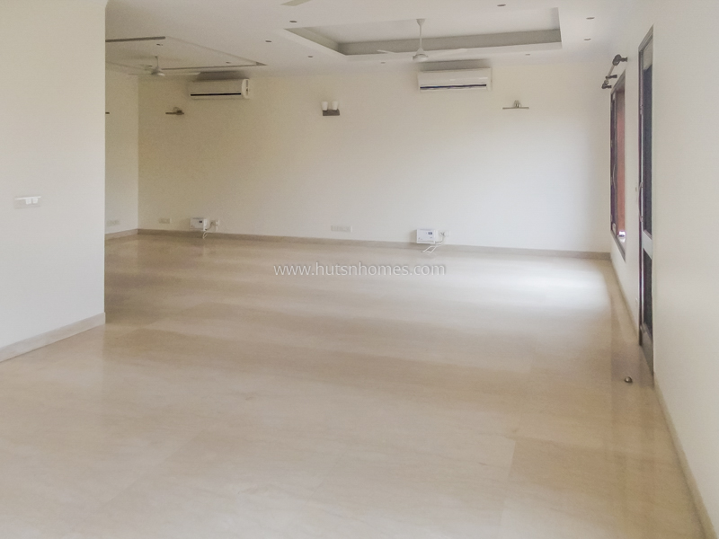 5 BHK Duplex For Rent in Defence Colony