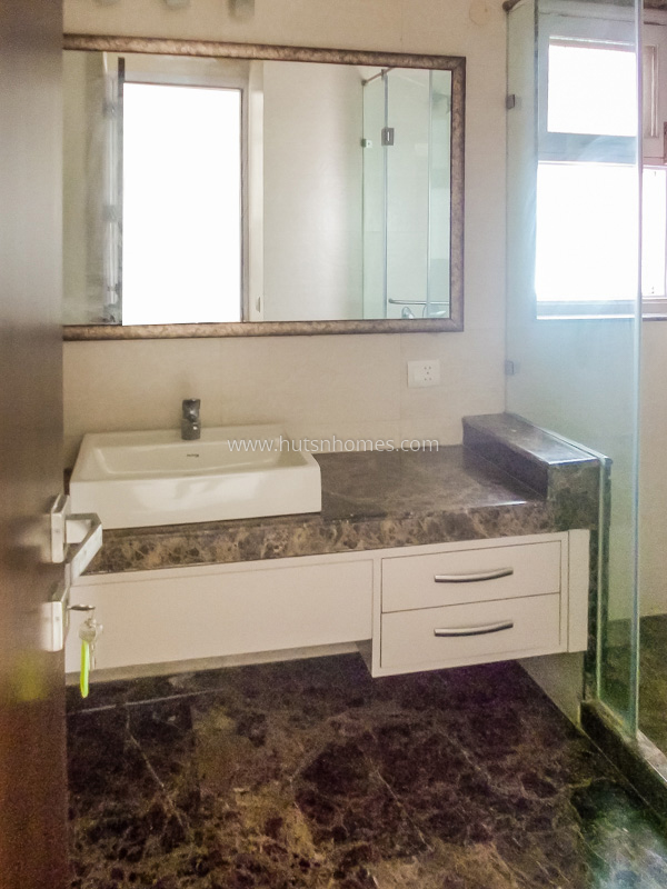 5 BHK Duplex For Rent in Defence Colony