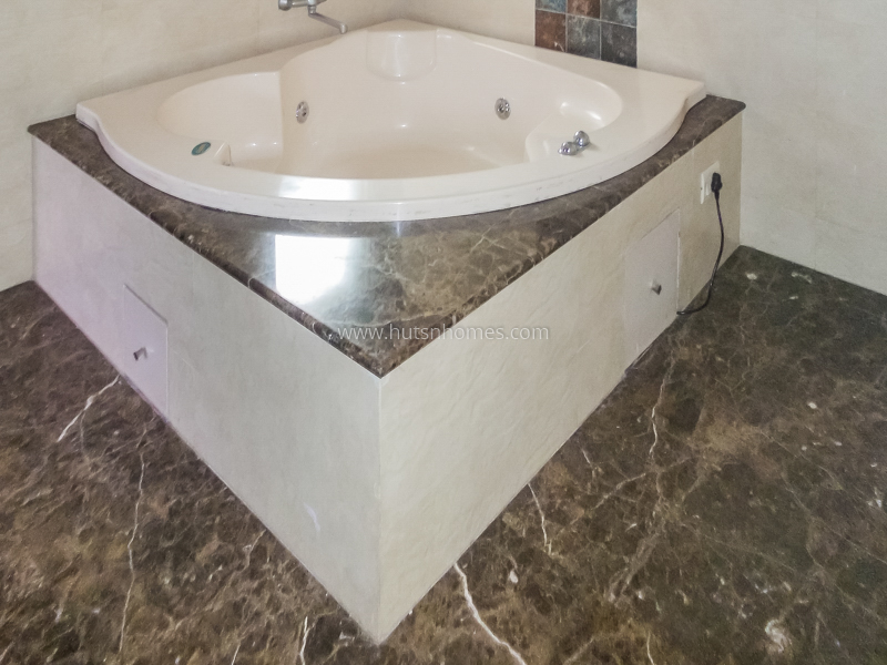 5 BHK Duplex For Rent in Defence Colony