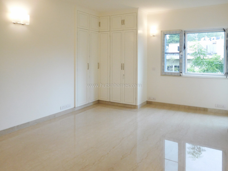 3 BHK Builder Floor For Rent in Defence Colony