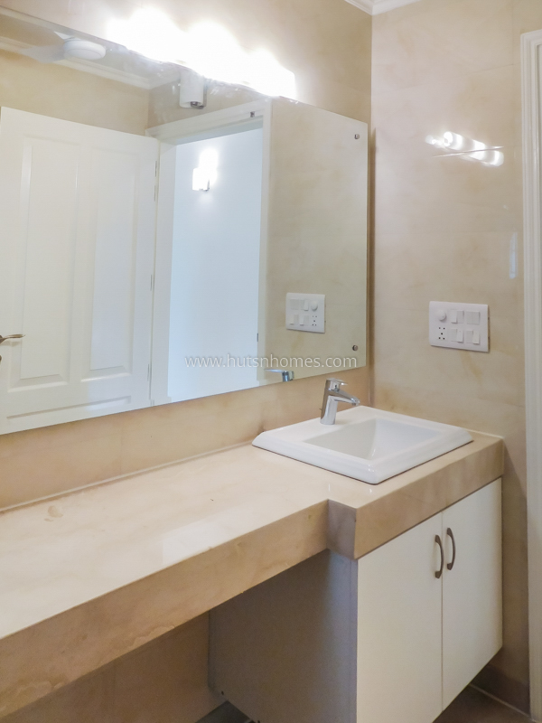 3 BHK Builder Floor For Rent in Defence Colony