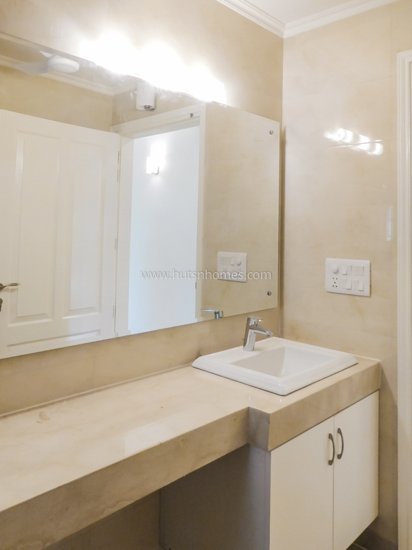 3 BHK Builder Floor For Rent in Defence Colony