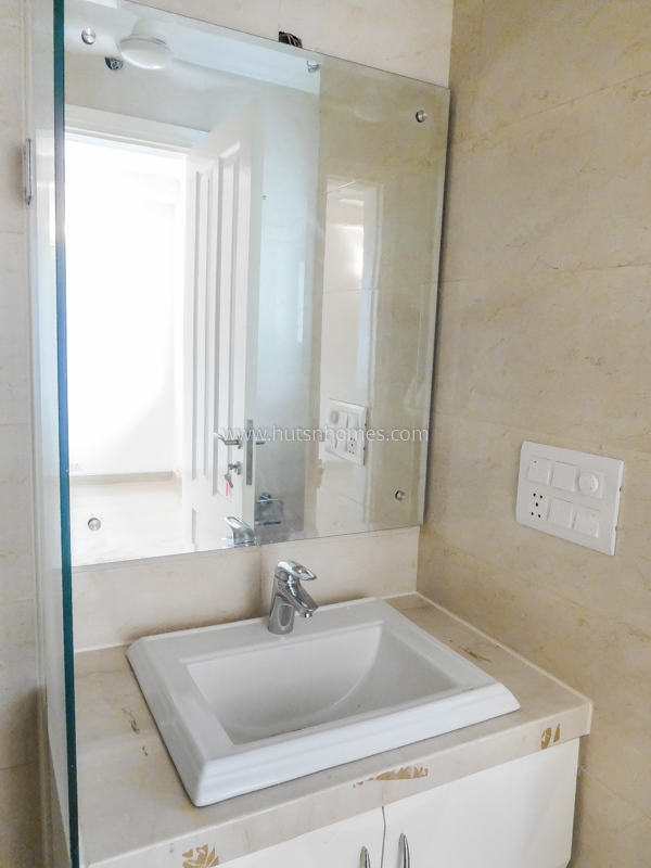 3 BHK Builder Floor For Rent in Defence Colony