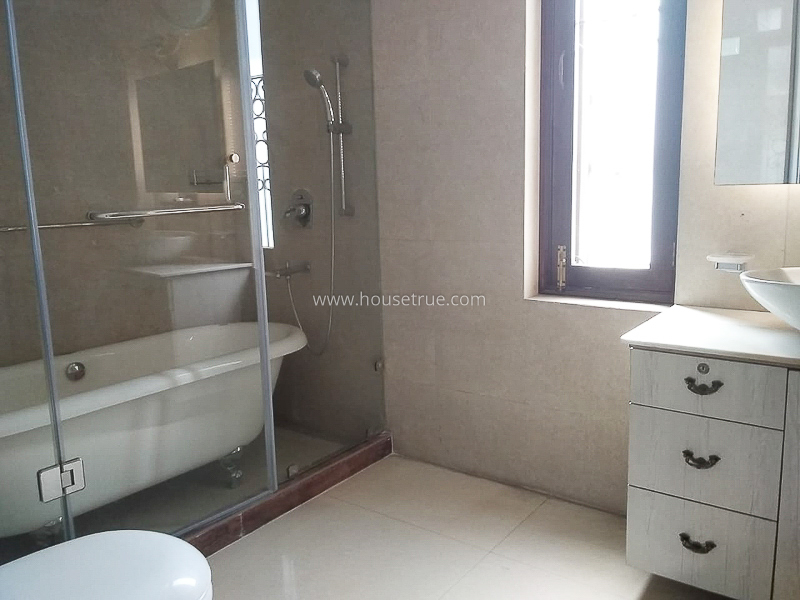 3 BHK Flat For Rent in Defence Colony