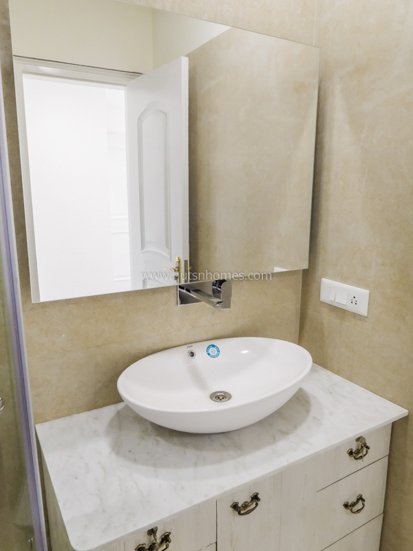 3 BHK Flat For Rent in Defence Colony