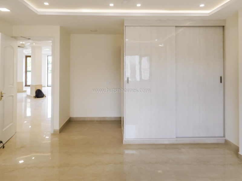 3 BHK Flat For Rent in Defence Colony