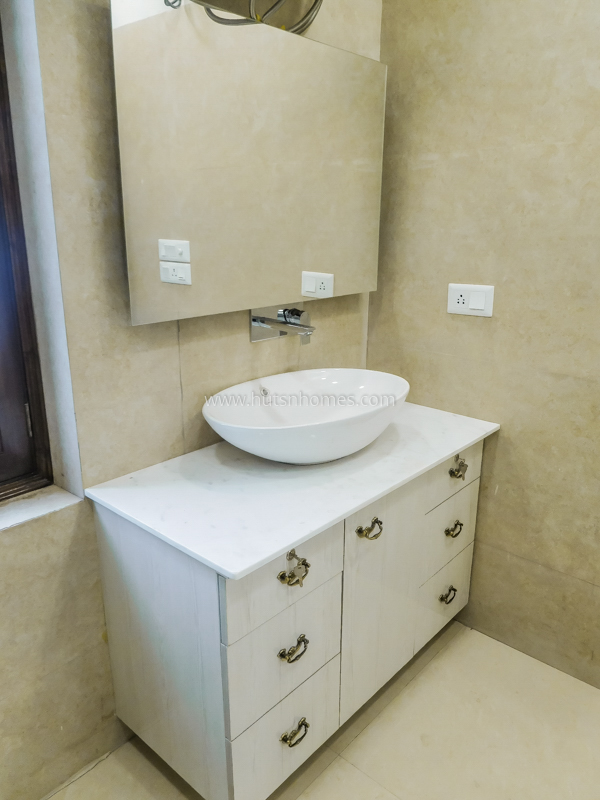 3 BHK Flat For Rent in Defence Colony