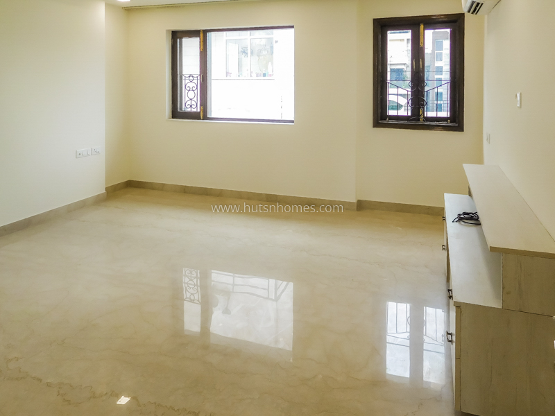 3 BHK Flat For Rent in Defence Colony